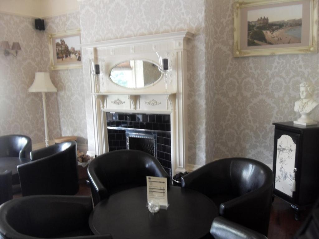 Powys Lodge Scarborough Extérieur photo